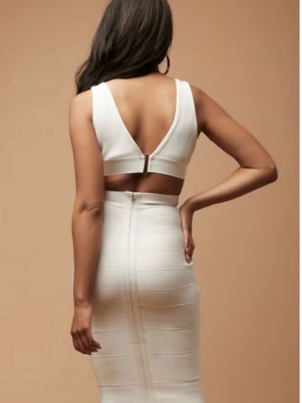 Herve Leger Elegant White V-Neck Sleeveless Dress - Picture 2 of 8